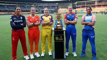 在他的帮助 在他的帮助